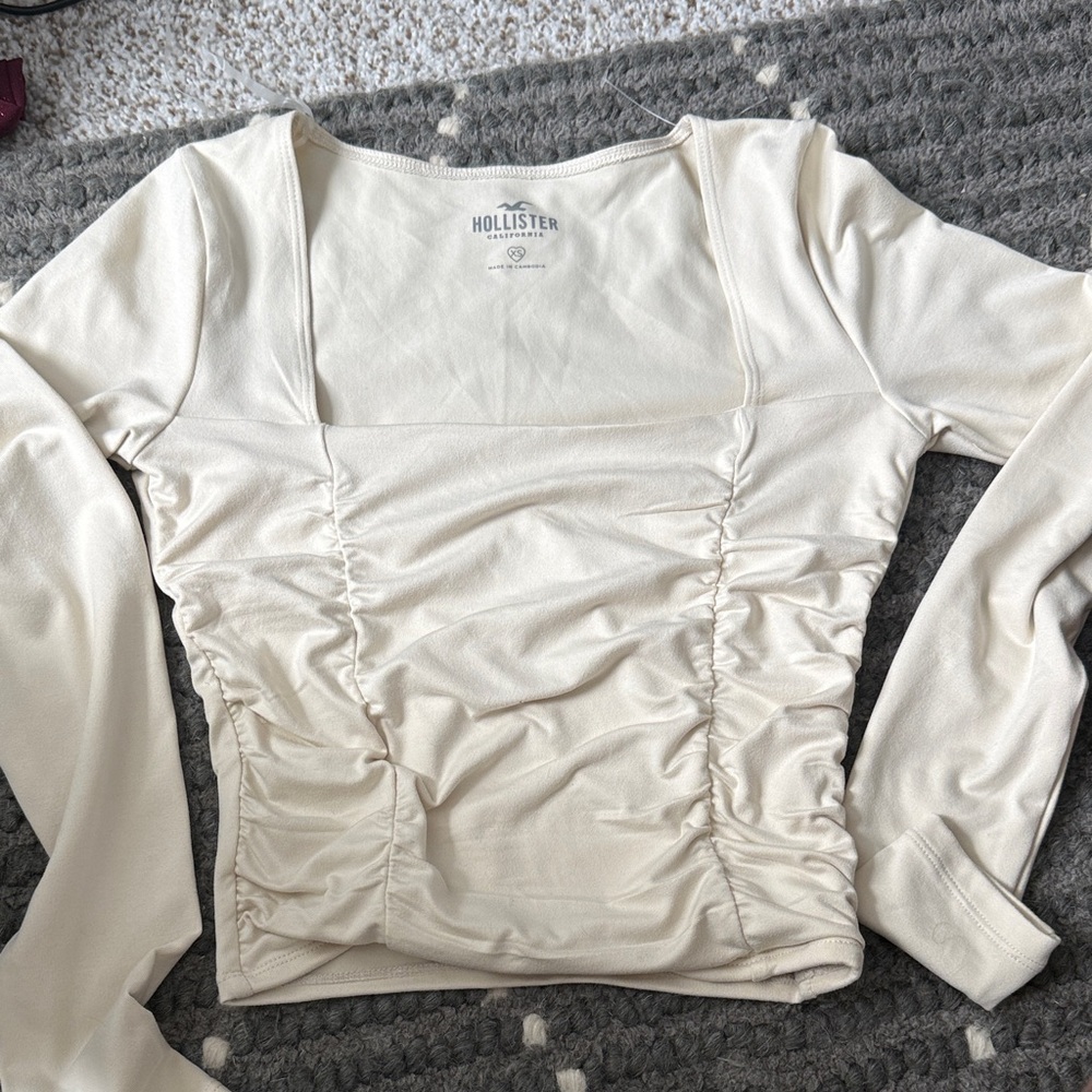 Cream hollister tank size XS never worn